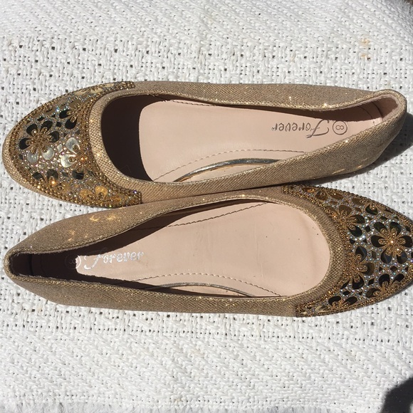 Golden Sparkly Flats✨ - Picture 2 of 9